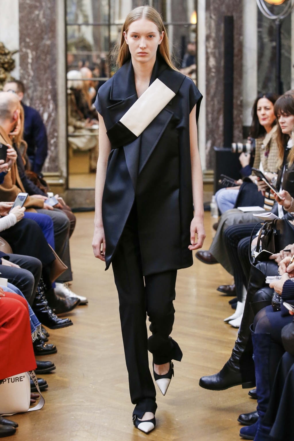 Fashion Week New York Fall/Winter 2018 look 25 from the Victoria Beckham collection womenswear