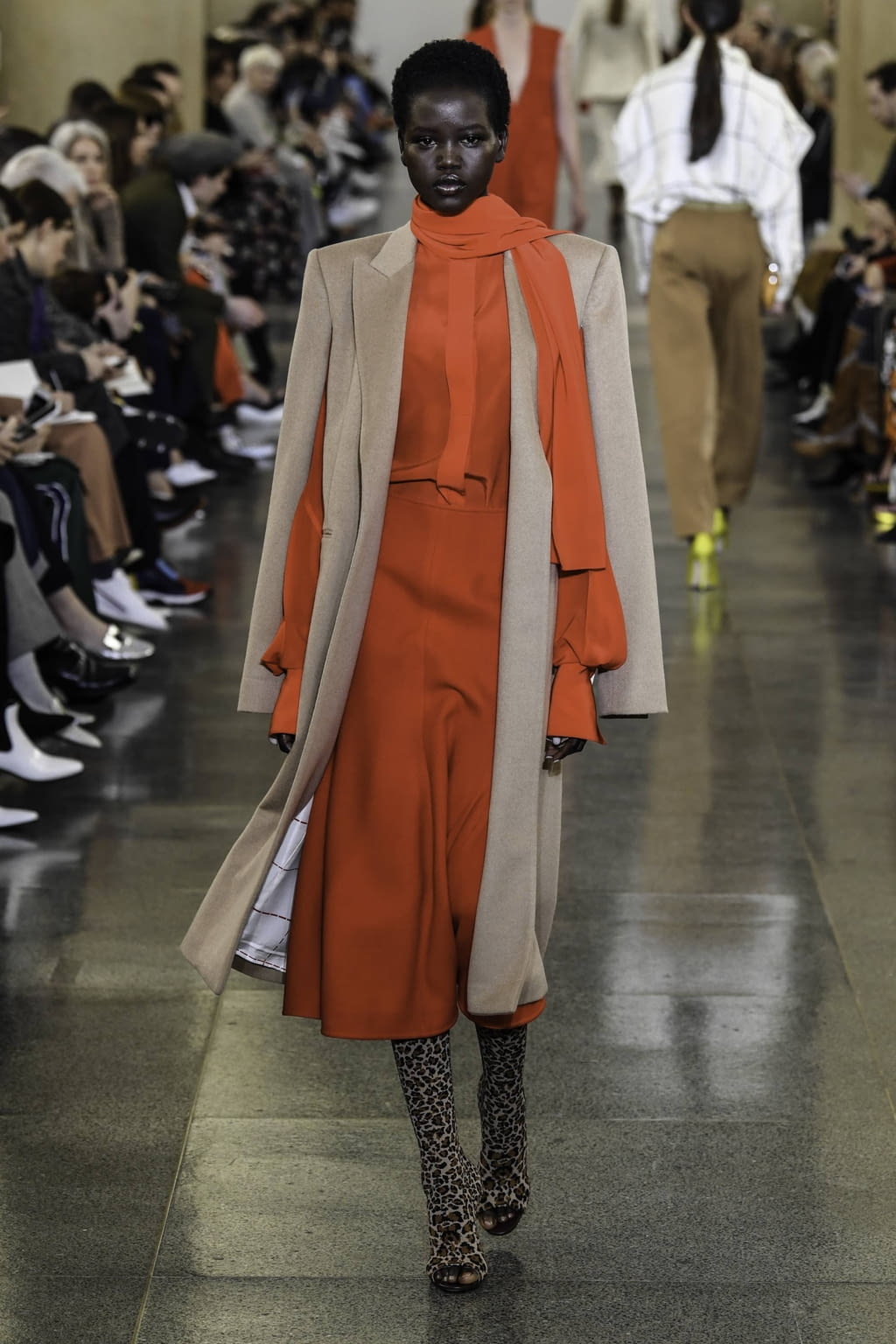 Fashion Week London Fall/Winter 2019 look 3 from the Victoria Beckham collection 女装