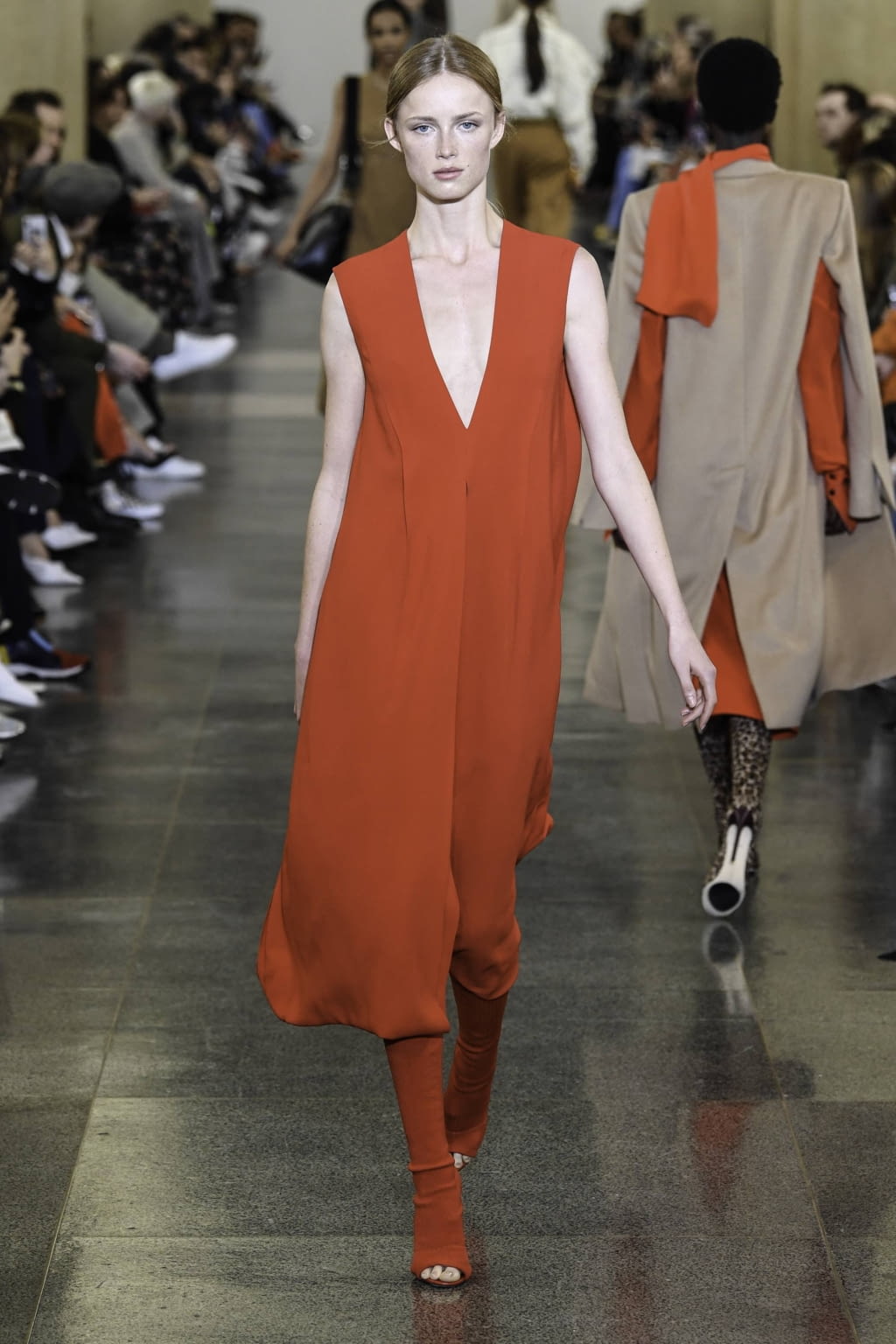 Fashion Week London Fall/Winter 2019 look 4 from the Victoria Beckham collection 女装