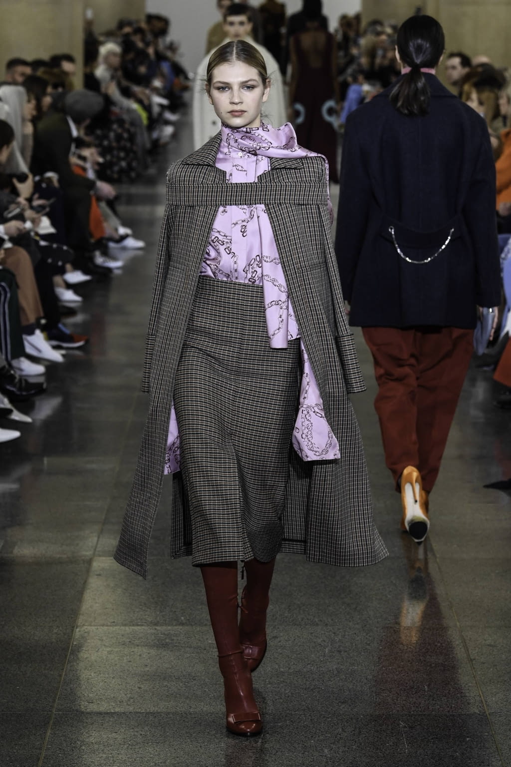 Fashion Week London Fall/Winter 2019 look 12 from the Victoria Beckham collection 女装