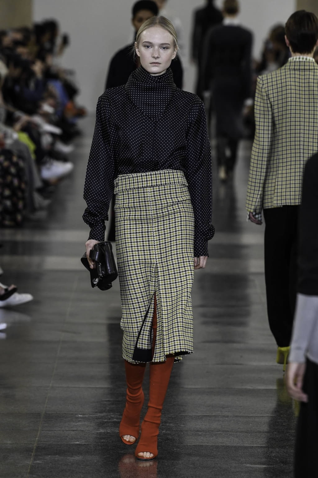 Fashion Week London Fall/Winter 2019 look 20 from the Victoria Beckham collection 女装