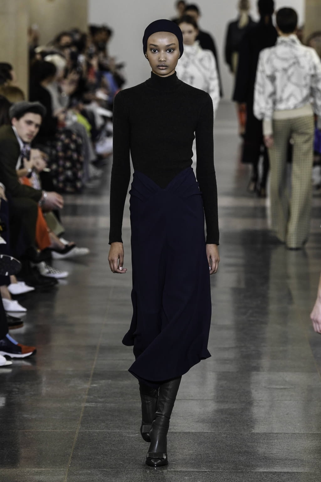 Fashion Week London Fall/Winter 2019 look 24 from the Victoria Beckham collection 女装