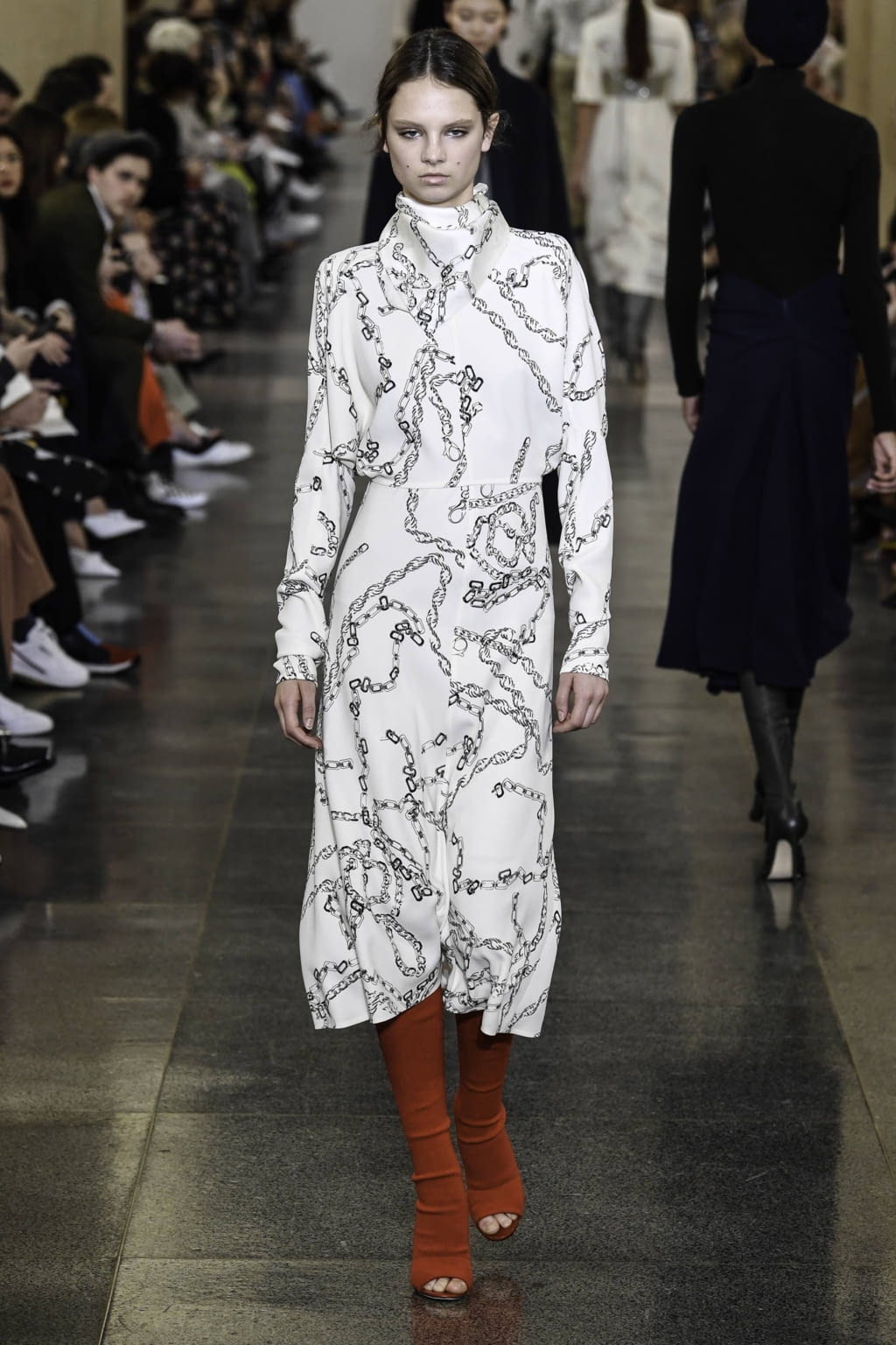 Fashion Week London Fall/Winter 2019 look 25 from the Victoria Beckham collection womenswear