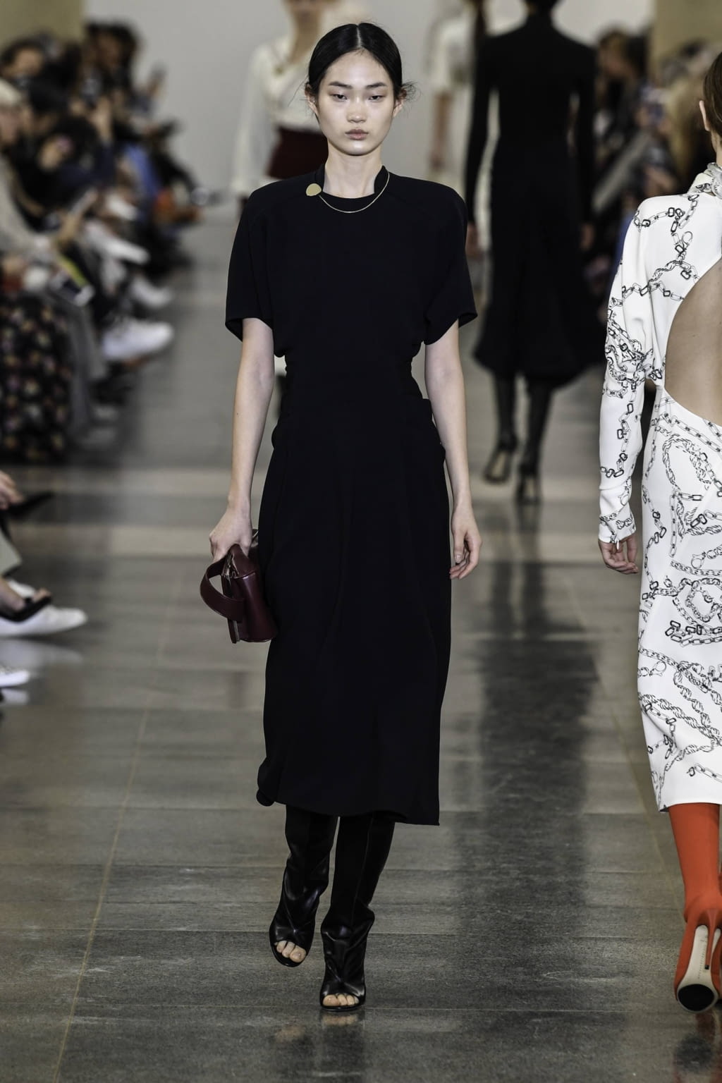 Fashion Week London Fall/Winter 2019 look 27 from the Victoria Beckham collection 女装