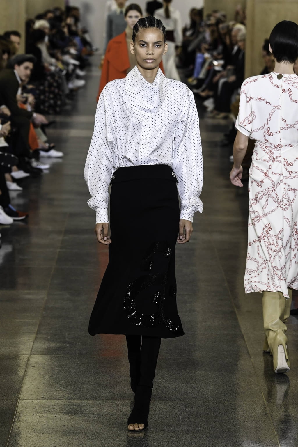 Fashion Week London Fall/Winter 2019 look 30 from the Victoria Beckham collection 女装