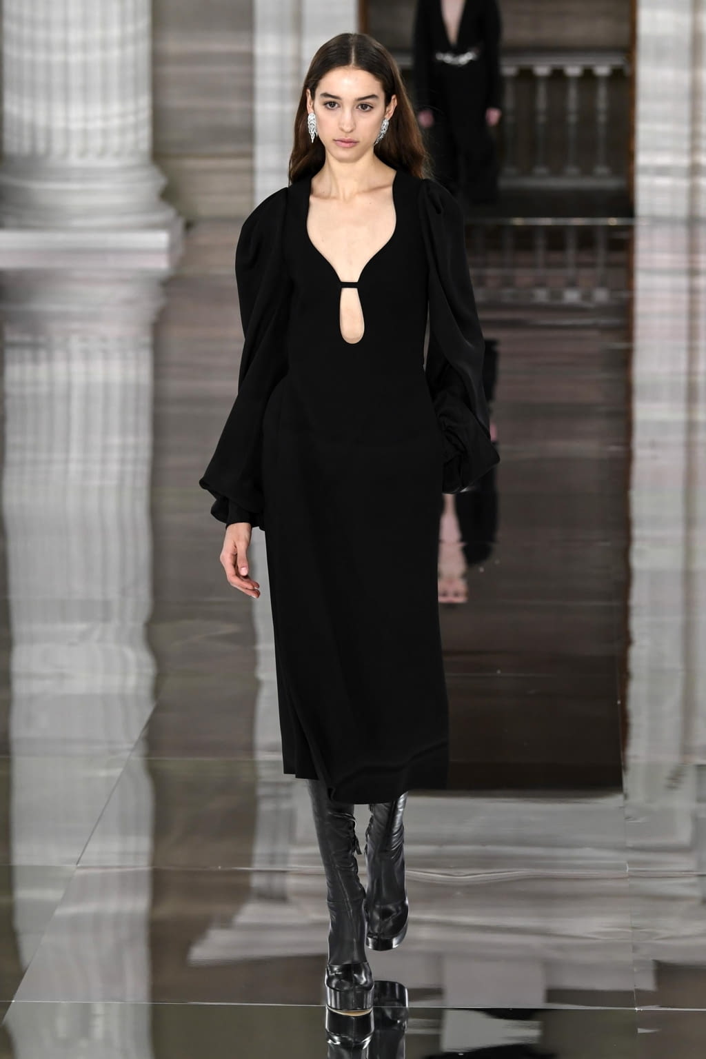 Fashion Week London Fall/Winter 2020 look 1 from the Victoria Beckham collection womenswear