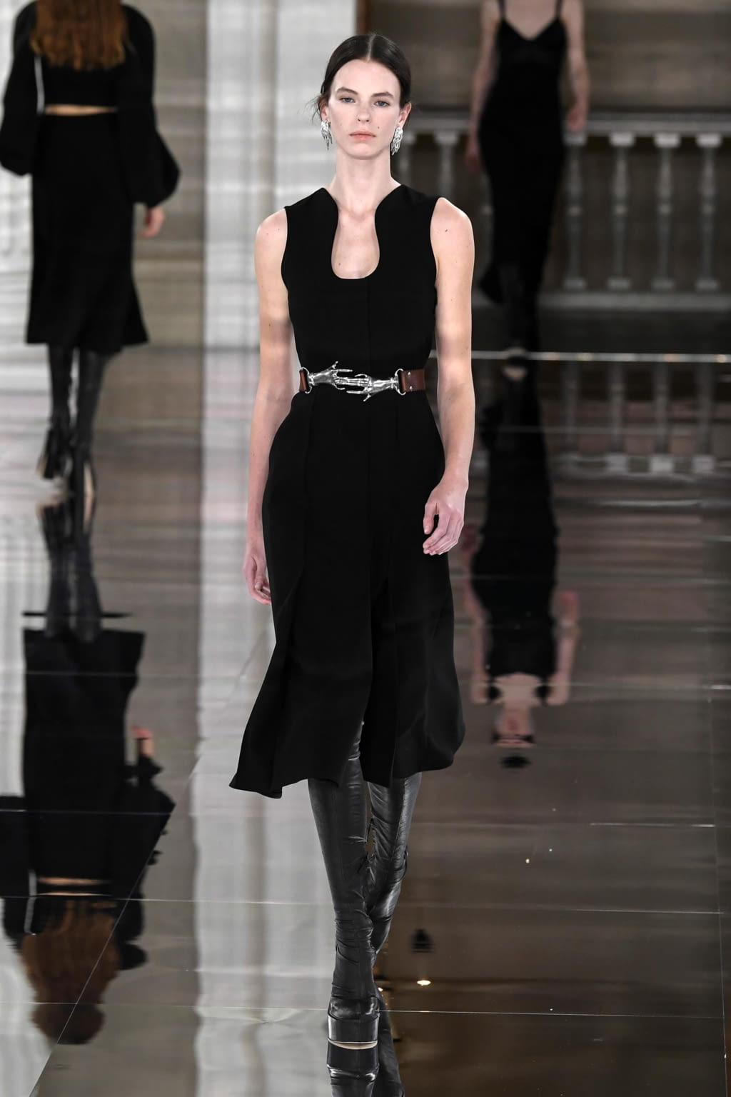 Fashion Week London Fall/Winter 2020 look 3 from the Victoria Beckham collection womenswear