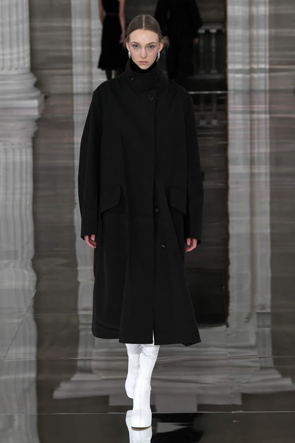 Fashion Week London Fall/Winter 2020 look 5 from the Victoria Beckham collection womenswear