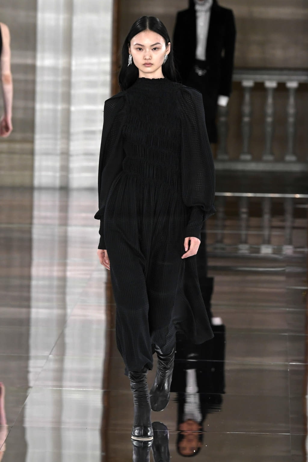 Fashion Week London Fall/Winter 2020 look 6 from the Victoria Beckham collection womenswear