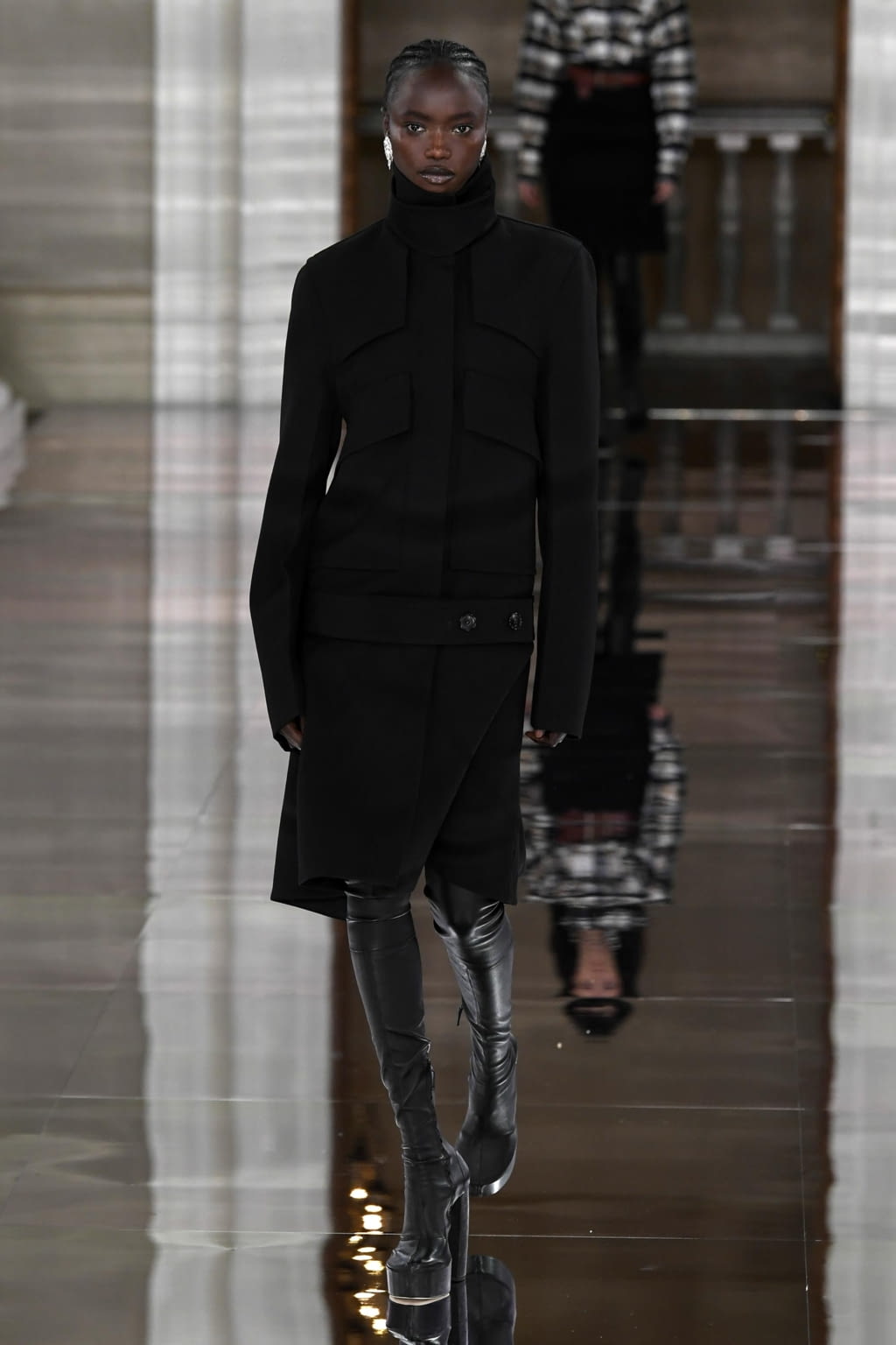 Fashion Week London Fall/Winter 2020 look 8 from the Victoria Beckham collection 女装