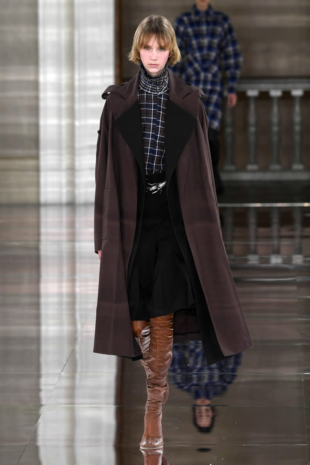 Fashion Week London Fall/Winter 2020 look 12 from the Victoria Beckham collection 女装
