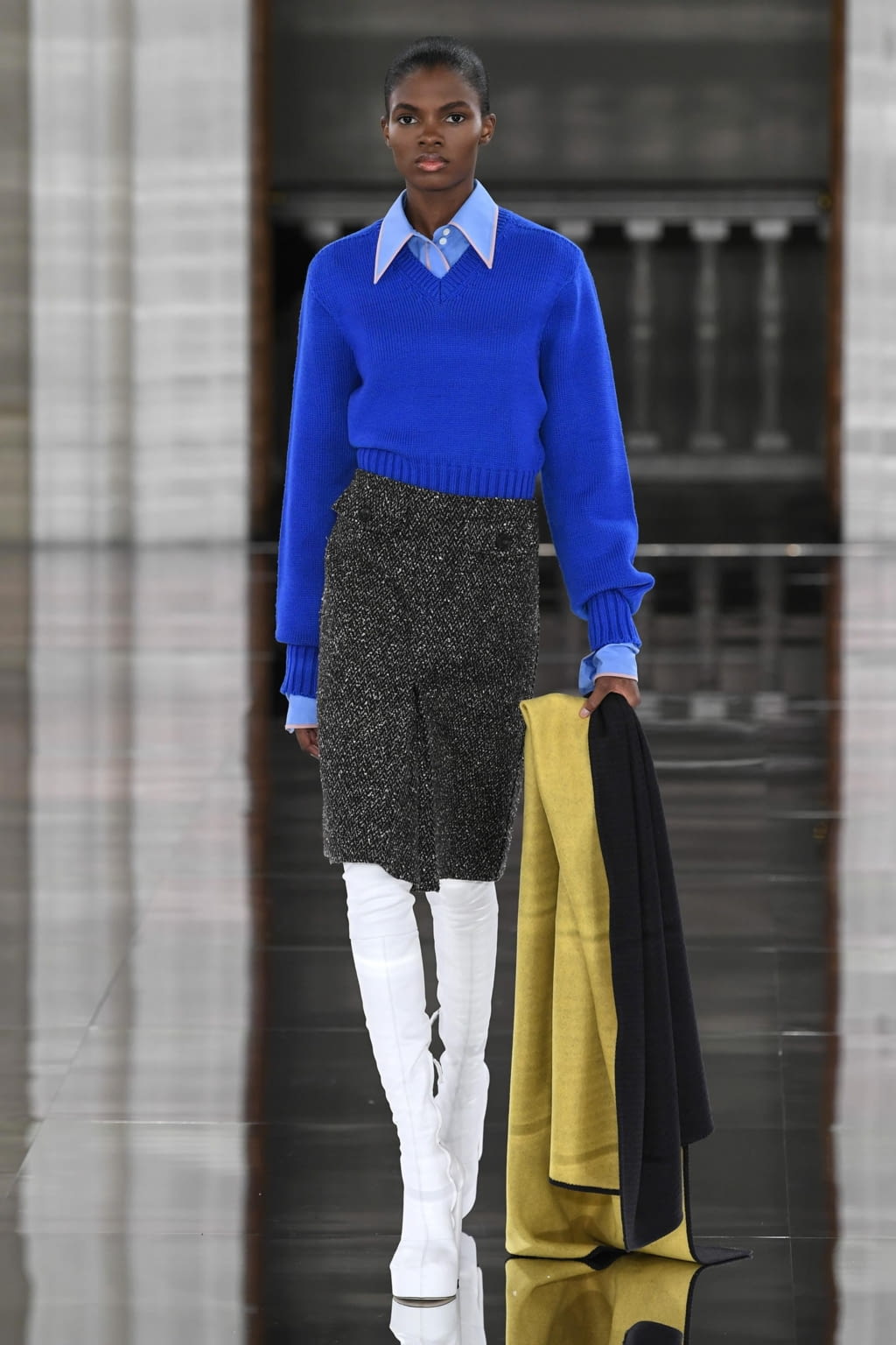 Fashion Week London Fall/Winter 2020 look 14 from the Victoria Beckham collection 女装