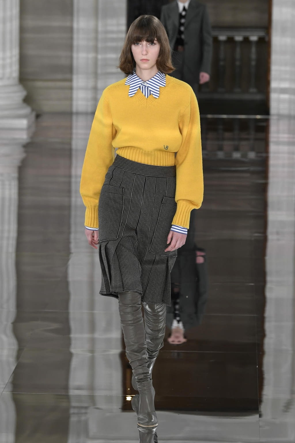 Fashion Week London Fall/Winter 2020 look 17 from the Victoria Beckham collection 女装