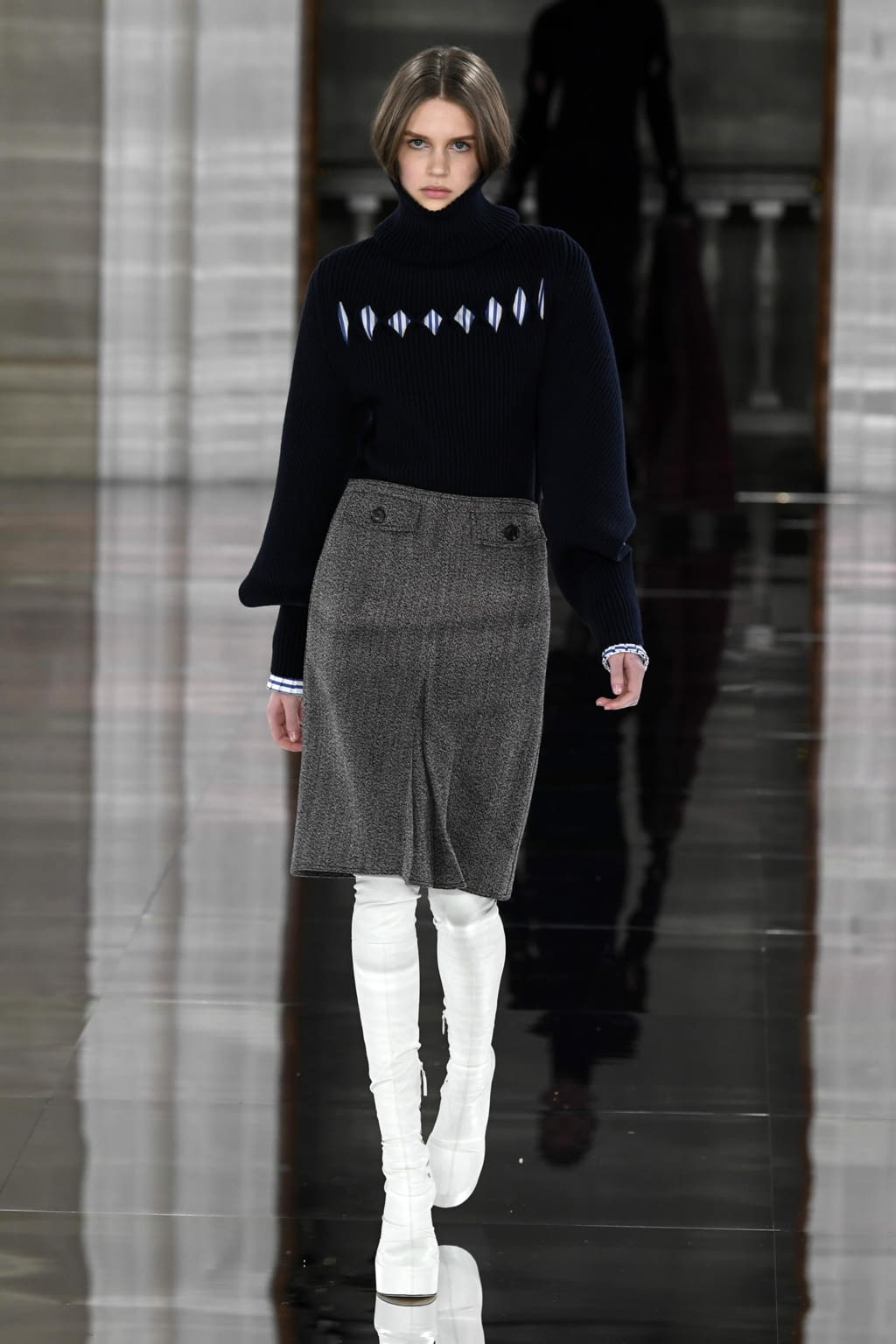 Fashion Week London Fall/Winter 2020 look 19 from the Victoria Beckham collection 女装