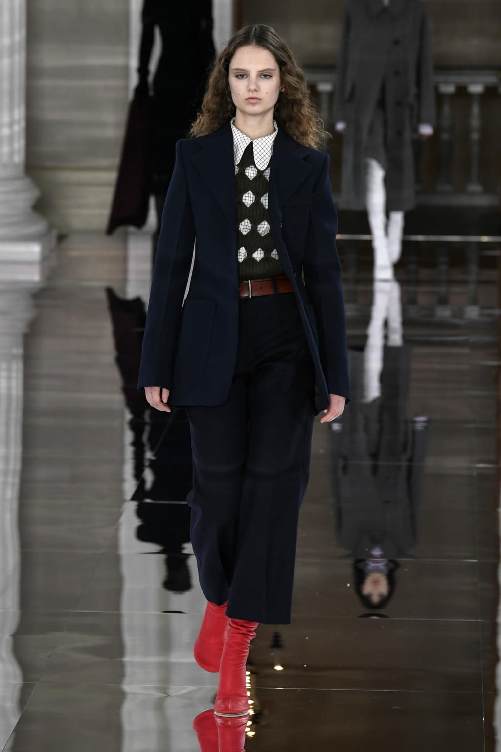Fashion Week London Fall/Winter 2020 look 22 from the Victoria Beckham collection womenswear