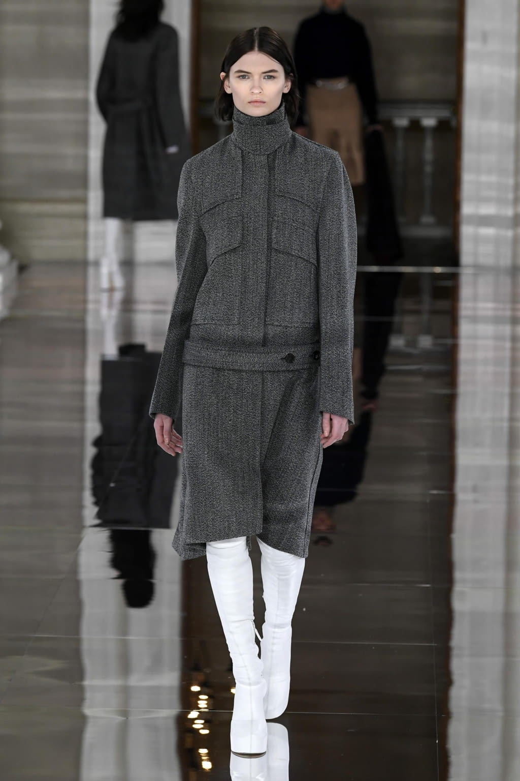 Fashion Week London Fall/Winter 2020 look 25 from the Victoria Beckham collection 女装