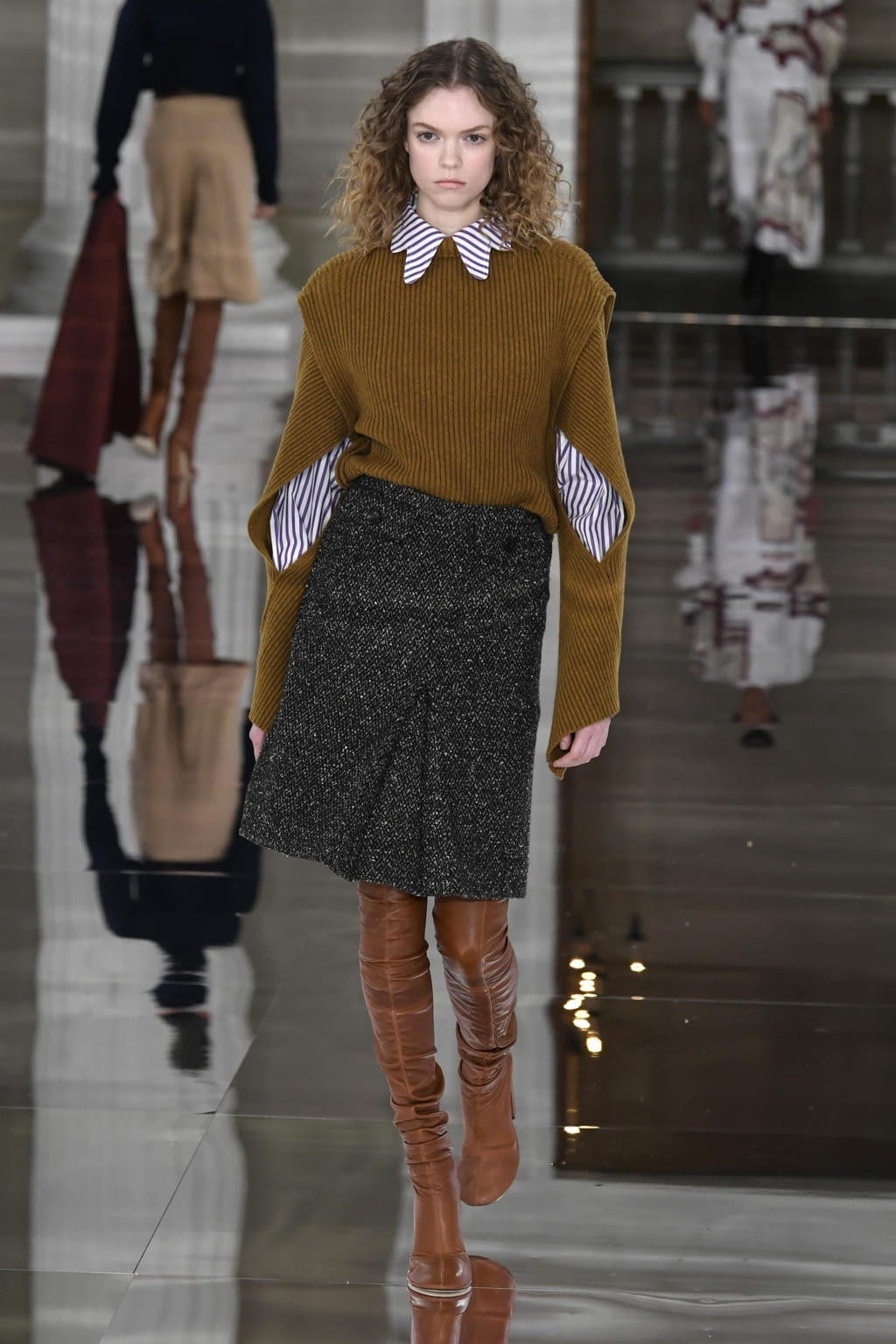 Fashion Week London Fall/Winter 2020 look 28 from the Victoria Beckham collection womenswear