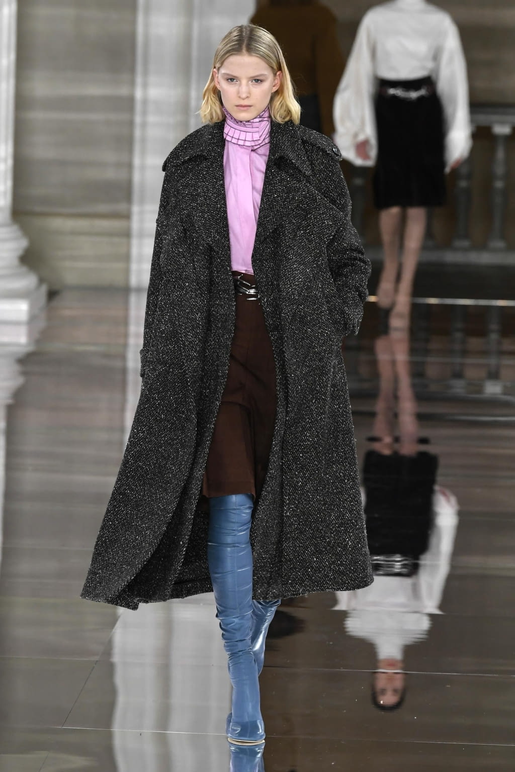 Fashion Week London Fall/Winter 2020 look 30 from the Victoria Beckham collection womenswear