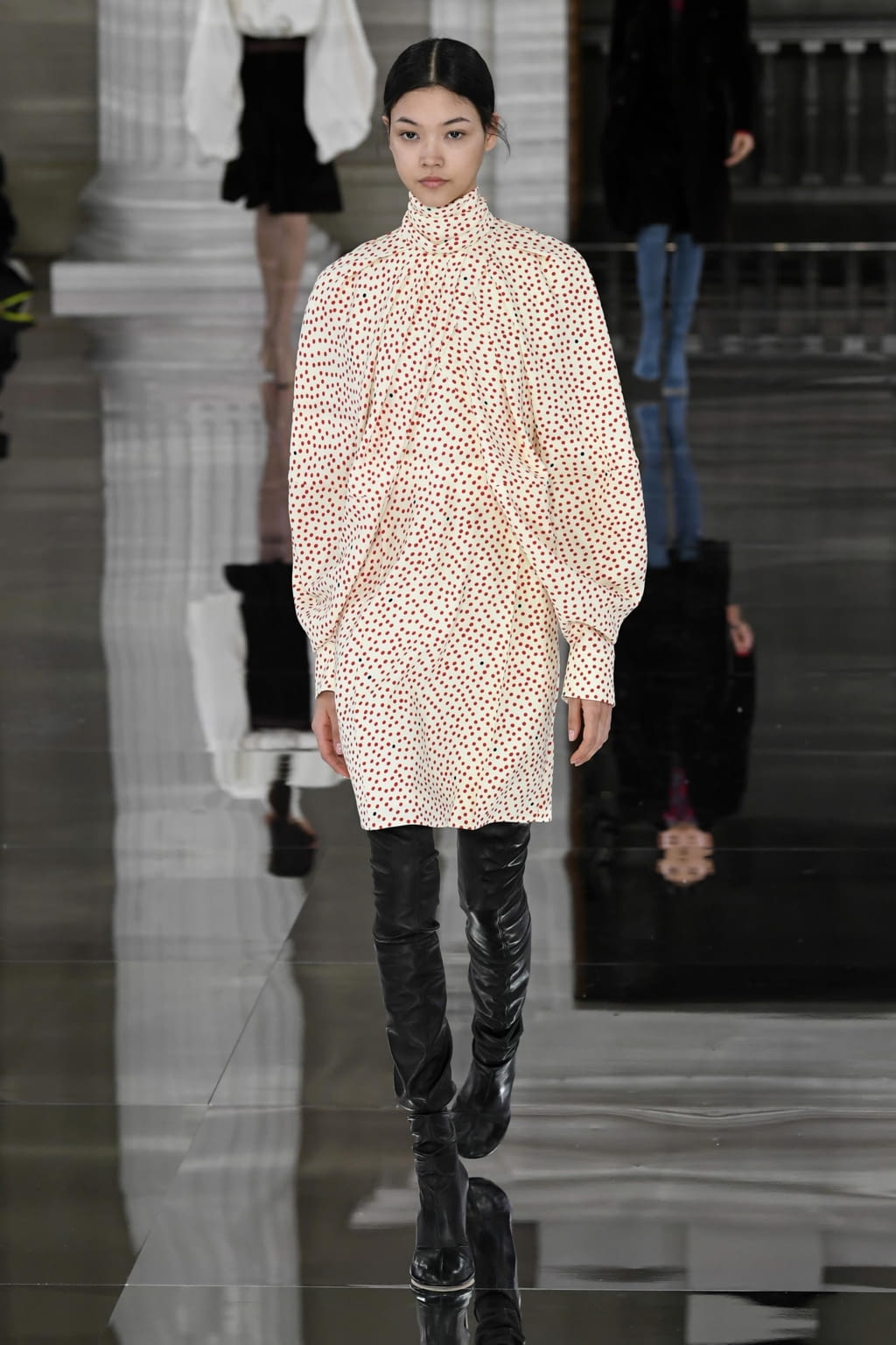 Fashion Week London Fall/Winter 2020 look 33 from the Victoria Beckham collection womenswear