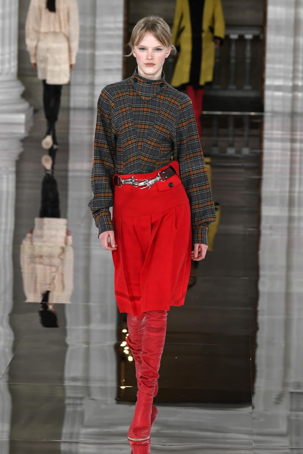 Fashion Week London Fall/Winter 2020 look 35 from the Victoria Beckham collection womenswear