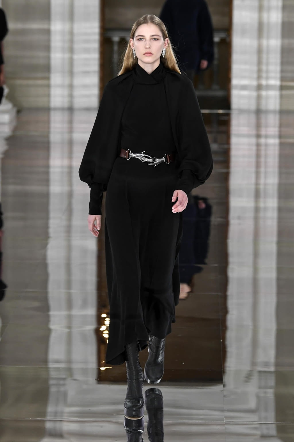 Fashion Week London Fall/Winter 2020 look 40 from the Victoria Beckham collection womenswear