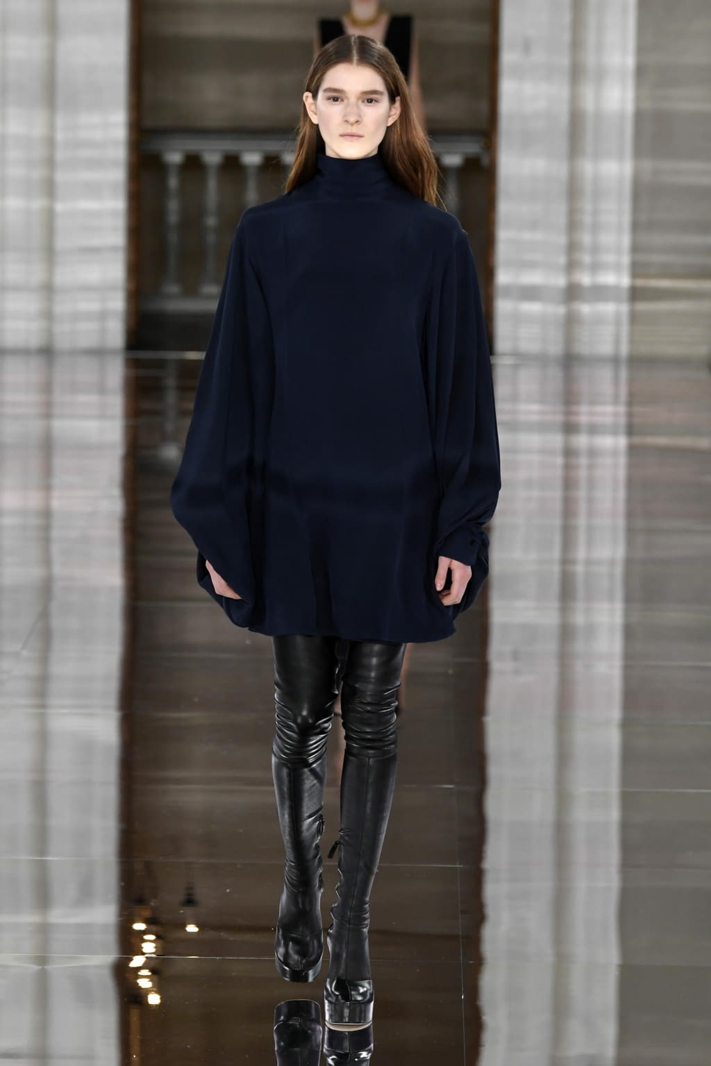 Fashion Week London Fall/Winter 2020 look 41 from the Victoria Beckham collection 女装