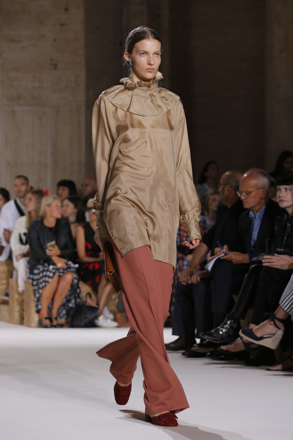 Fashion Week New York Spring/Summer 2018 look 13 from the Victoria Beckham collection womenswear