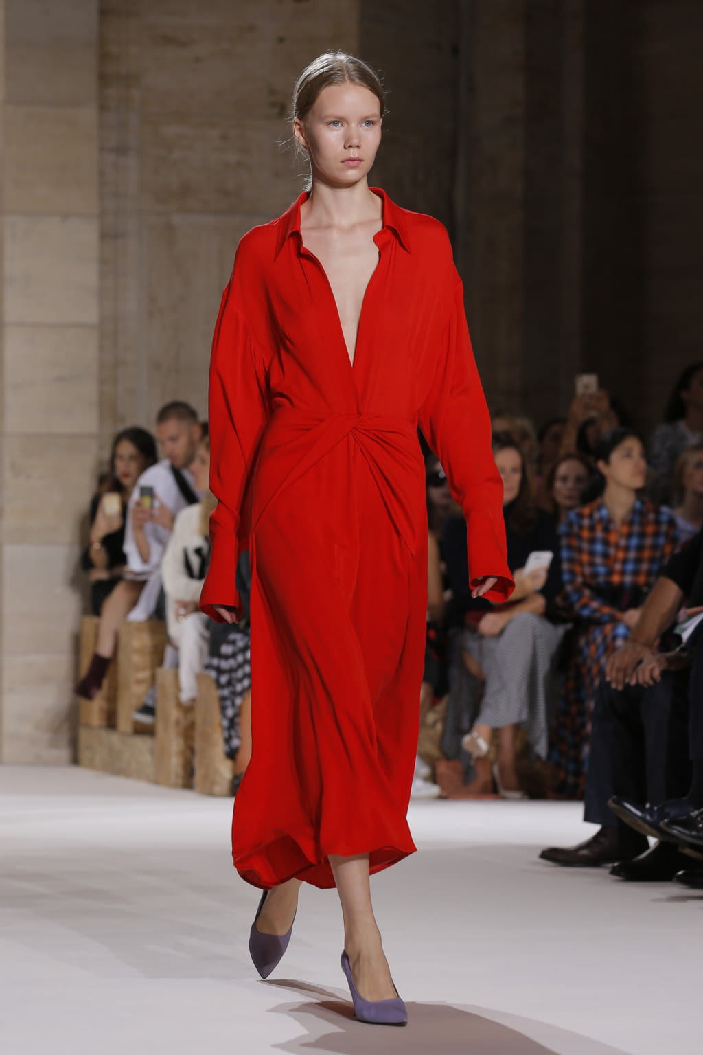 Fashion Week New York Spring/Summer 2018 look 14 from the Victoria Beckham collection 女装