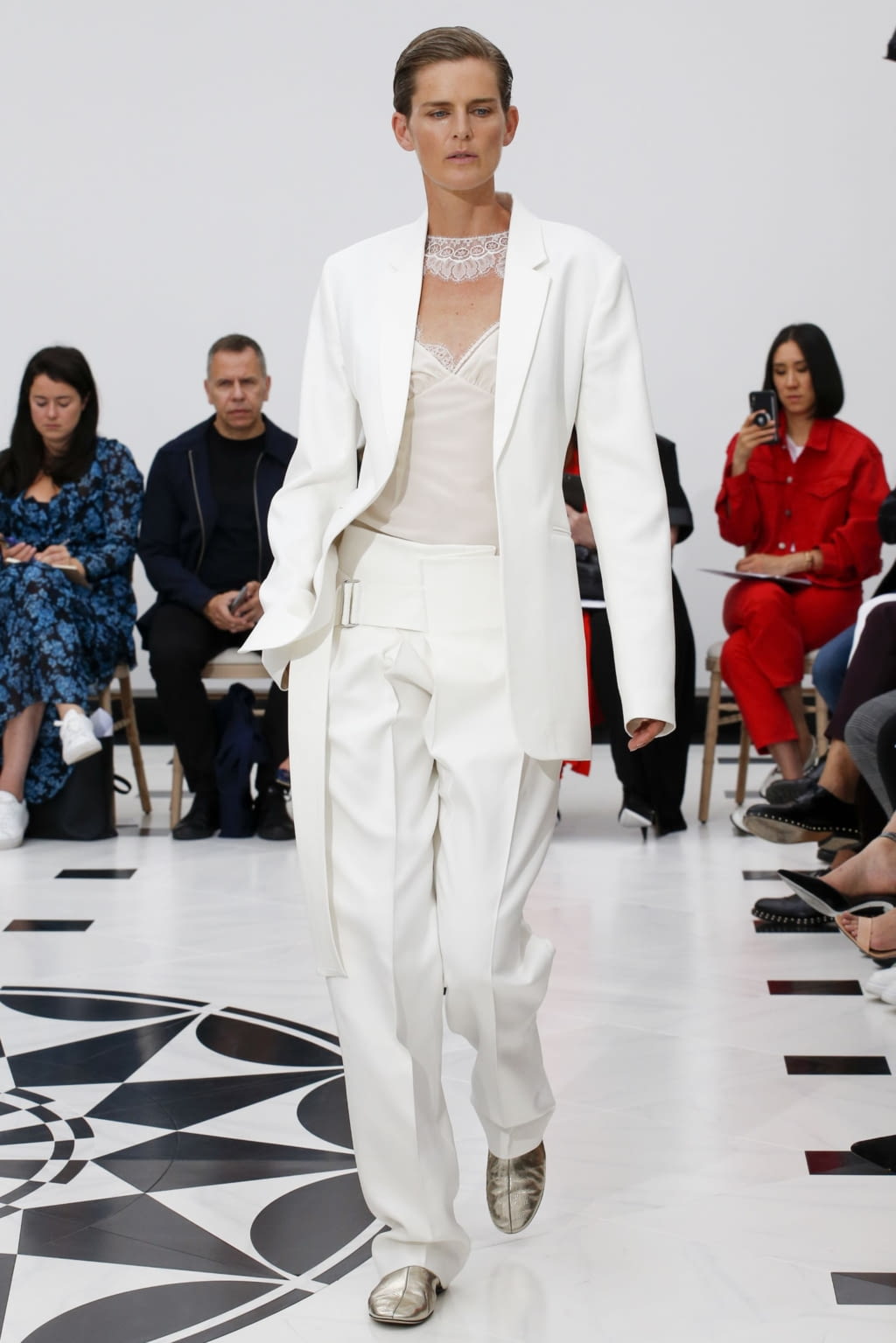 Fashion Week London Spring/Summer 2019 look 1 from the Victoria Beckham collection womenswear