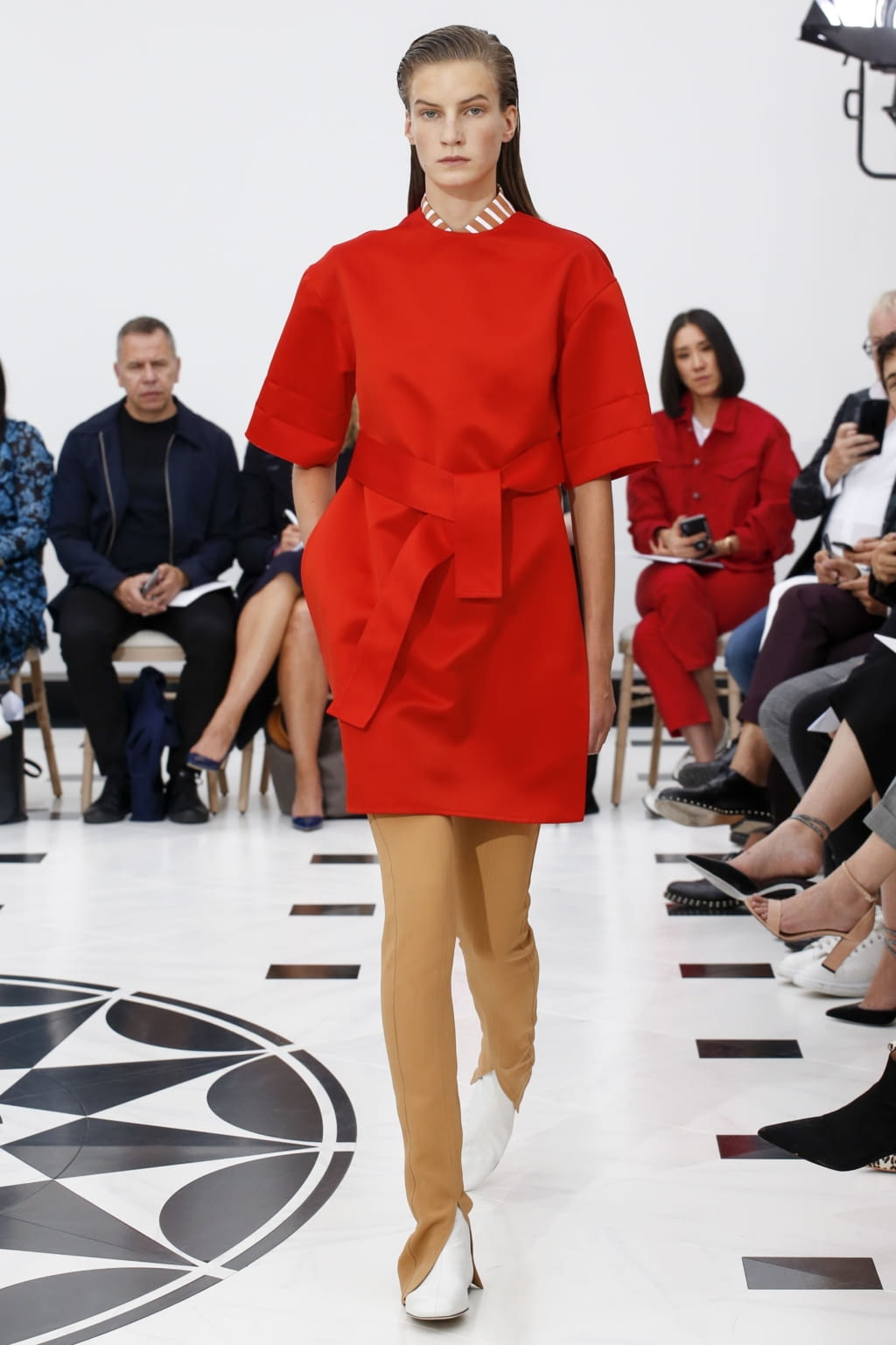 Fashion Week London Spring/Summer 2019 look 2 de la collection Victoria Beckham womenswear