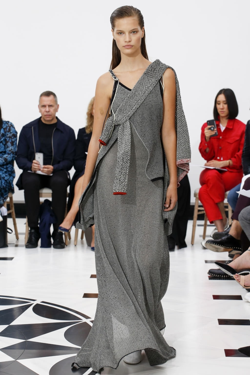 Fashion Week London Spring/Summer 2019 look 7 from the Victoria Beckham collection 女装