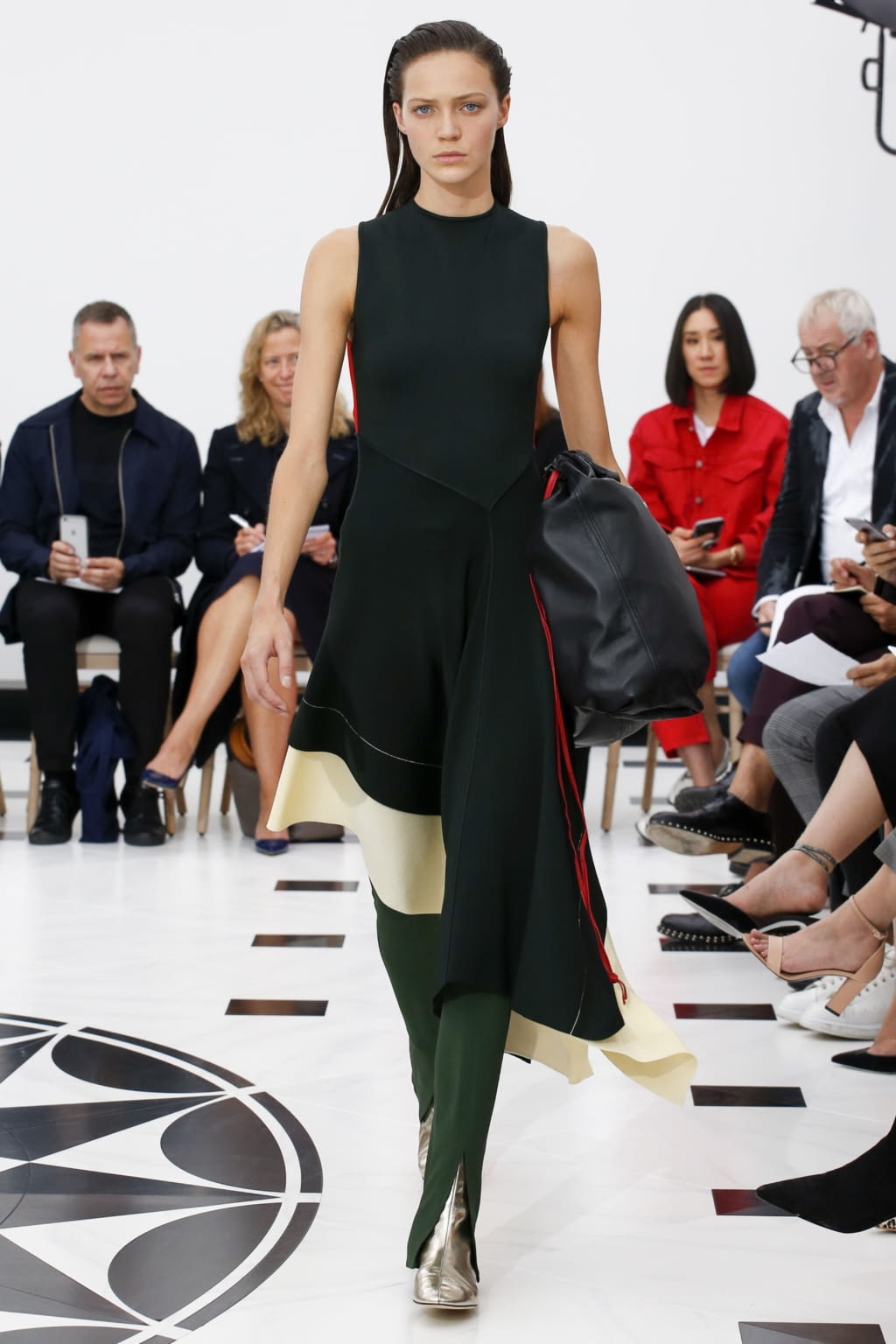 Fashion Week London Spring/Summer 2019 look 9 from the Victoria Beckham collection womenswear