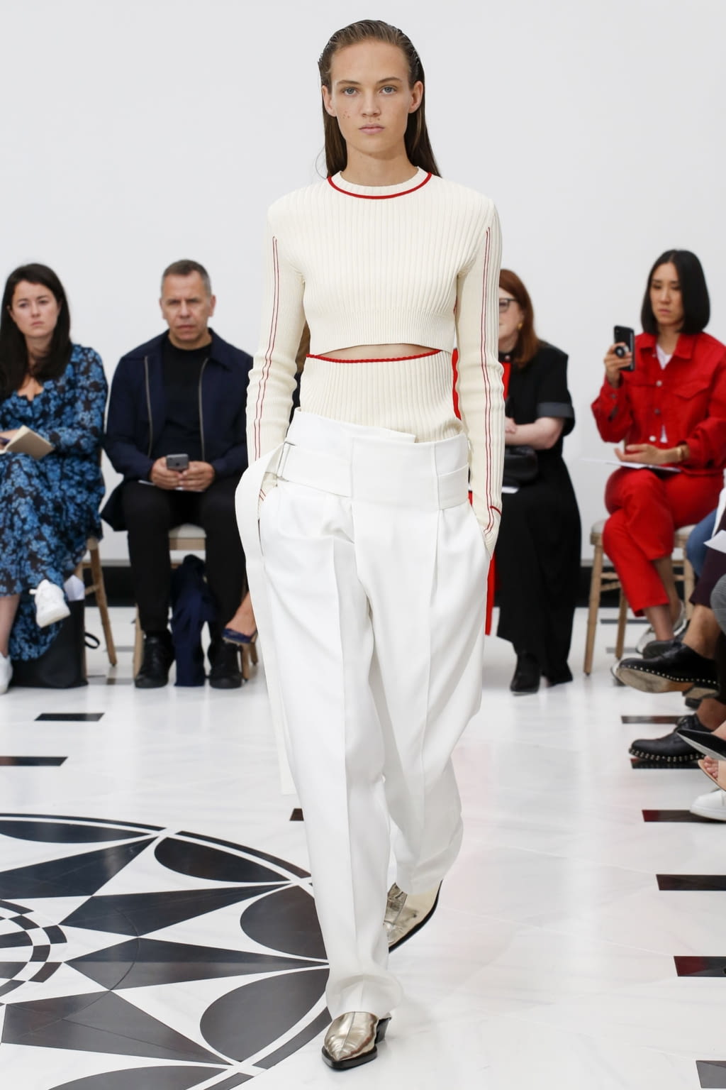 Fashion Week London Spring/Summer 2019 look 17 from the Victoria Beckham collection womenswear
