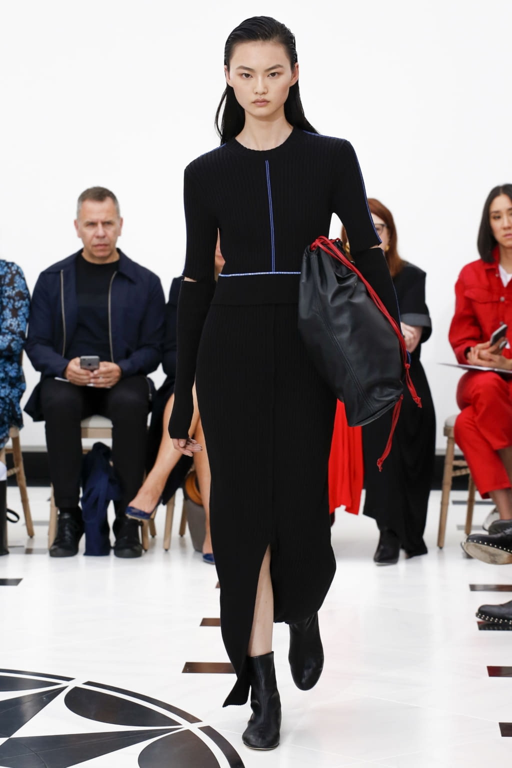 Fashion Week London Spring/Summer 2019 look 20 from the Victoria Beckham collection womenswear