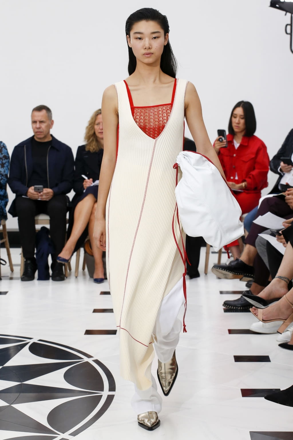 Fashion Week London Spring/Summer 2019 look 22 from the Victoria Beckham collection womenswear