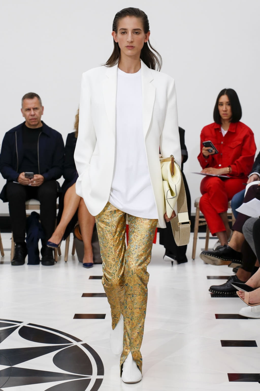 Fashion Week London Spring/Summer 2019 look 27 from the Victoria Beckham collection 女装