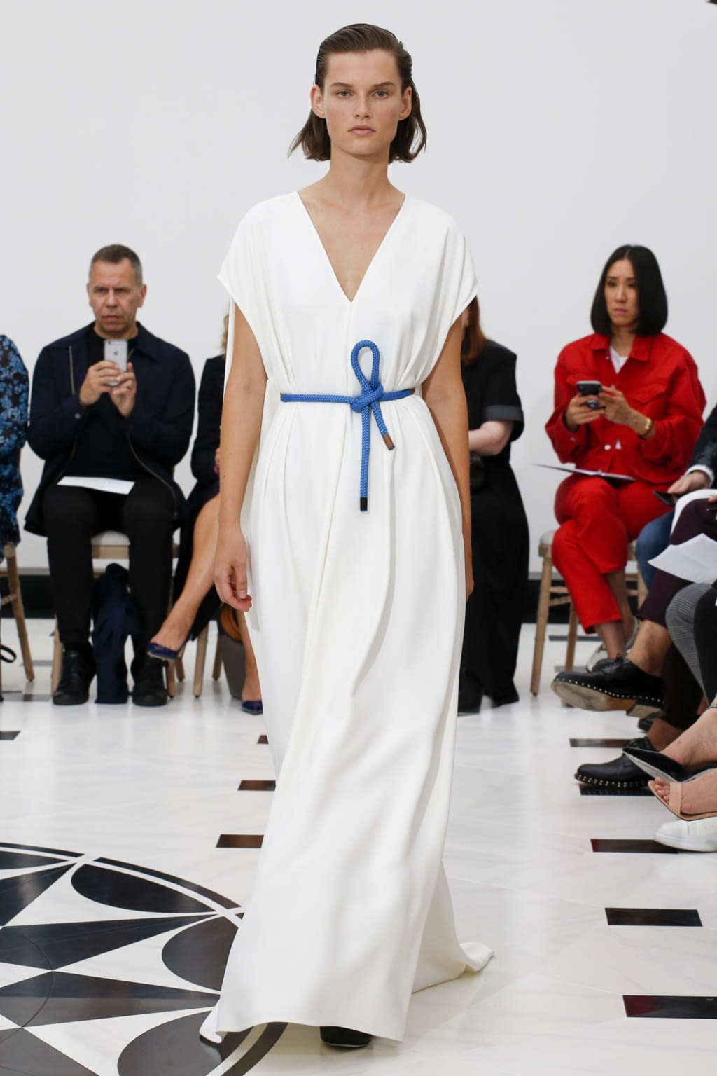 Fashion Week London Spring/Summer 2019 look 28 from the Victoria Beckham collection 女装