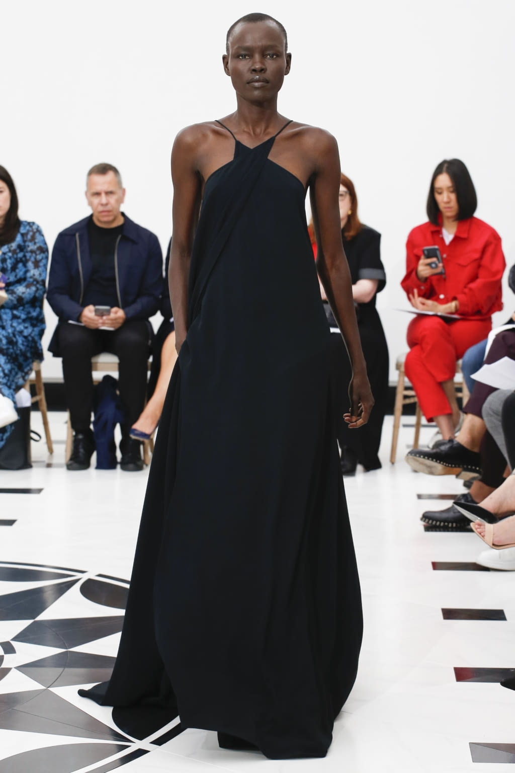 Fashion Week London Spring/Summer 2019 look 30 from the Victoria Beckham collection 女装
