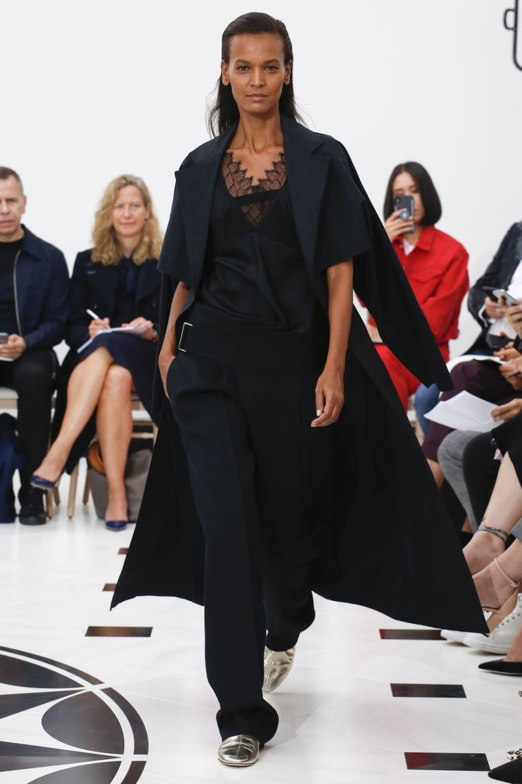 Fashion Week London Spring/Summer 2019 look 31 from the Victoria Beckham collection womenswear