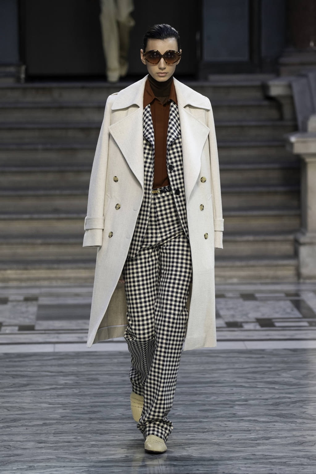 Fashion Week London Spring/Summer 2020 look 1 from the Victoria Beckham collection 女装