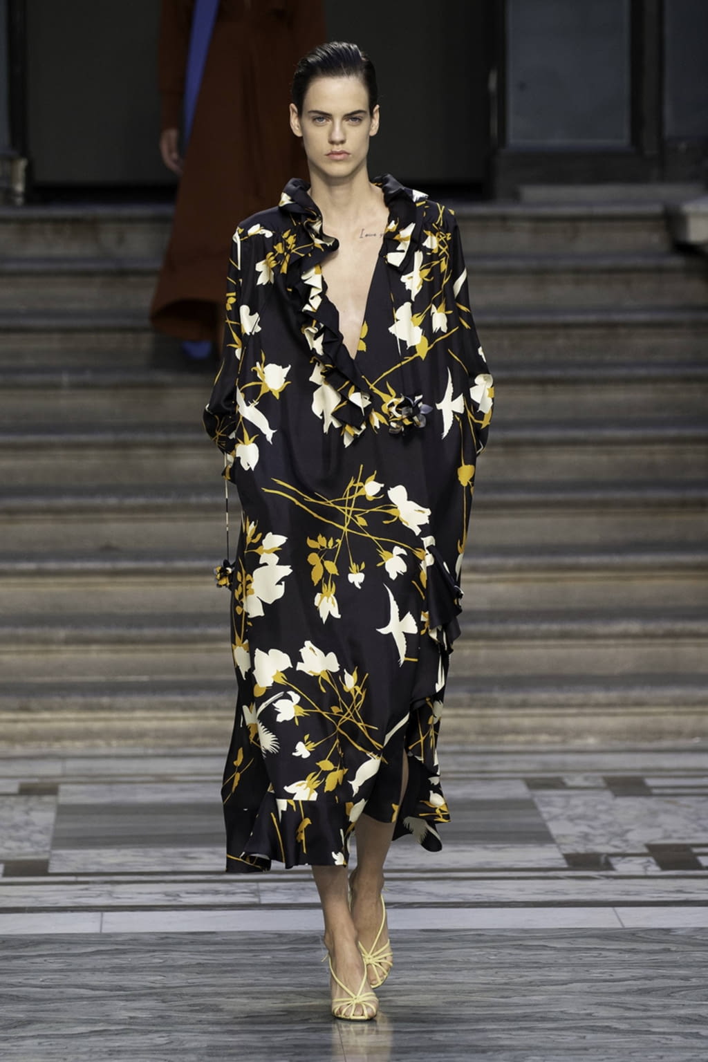 Fashion Week London Spring/Summer 2020 look 19 from the Victoria Beckham collection womenswear