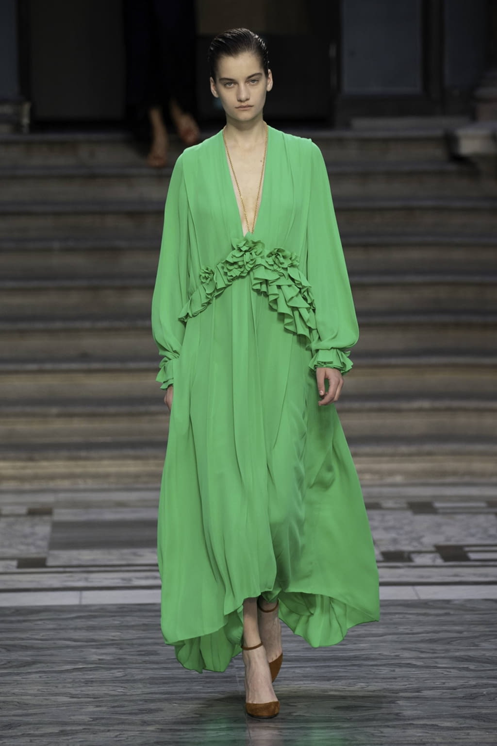 Fashion Week London Spring/Summer 2020 look 37 from the Victoria Beckham collection womenswear