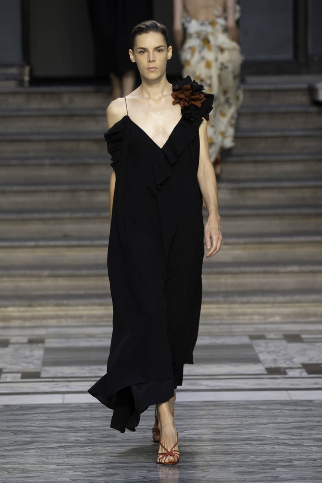 Fashion Week London Spring/Summer 2020 look 38 from the Victoria Beckham collection womenswear