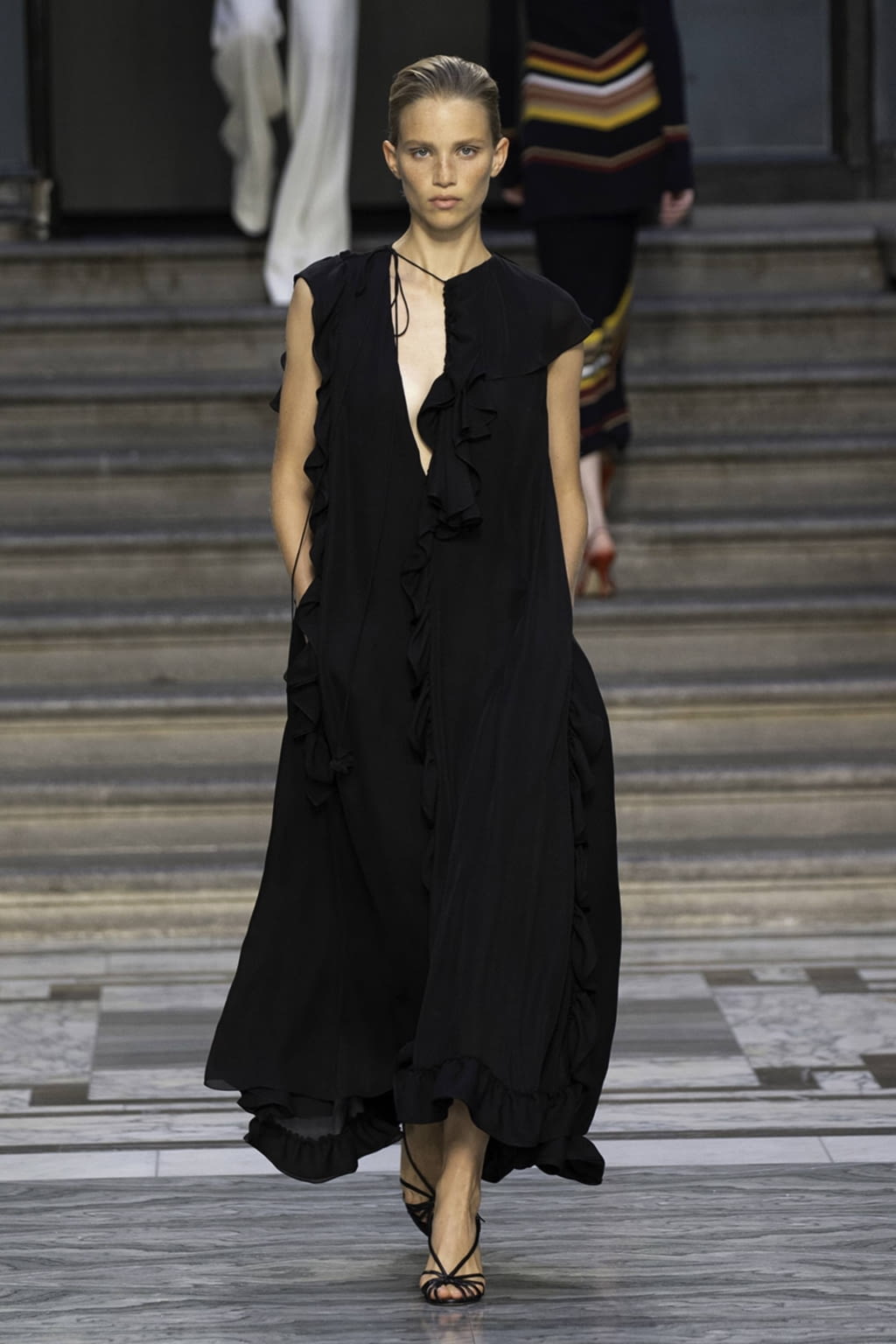 Fashion Week London Spring/Summer 2020 look 40 from the Victoria Beckham collection womenswear