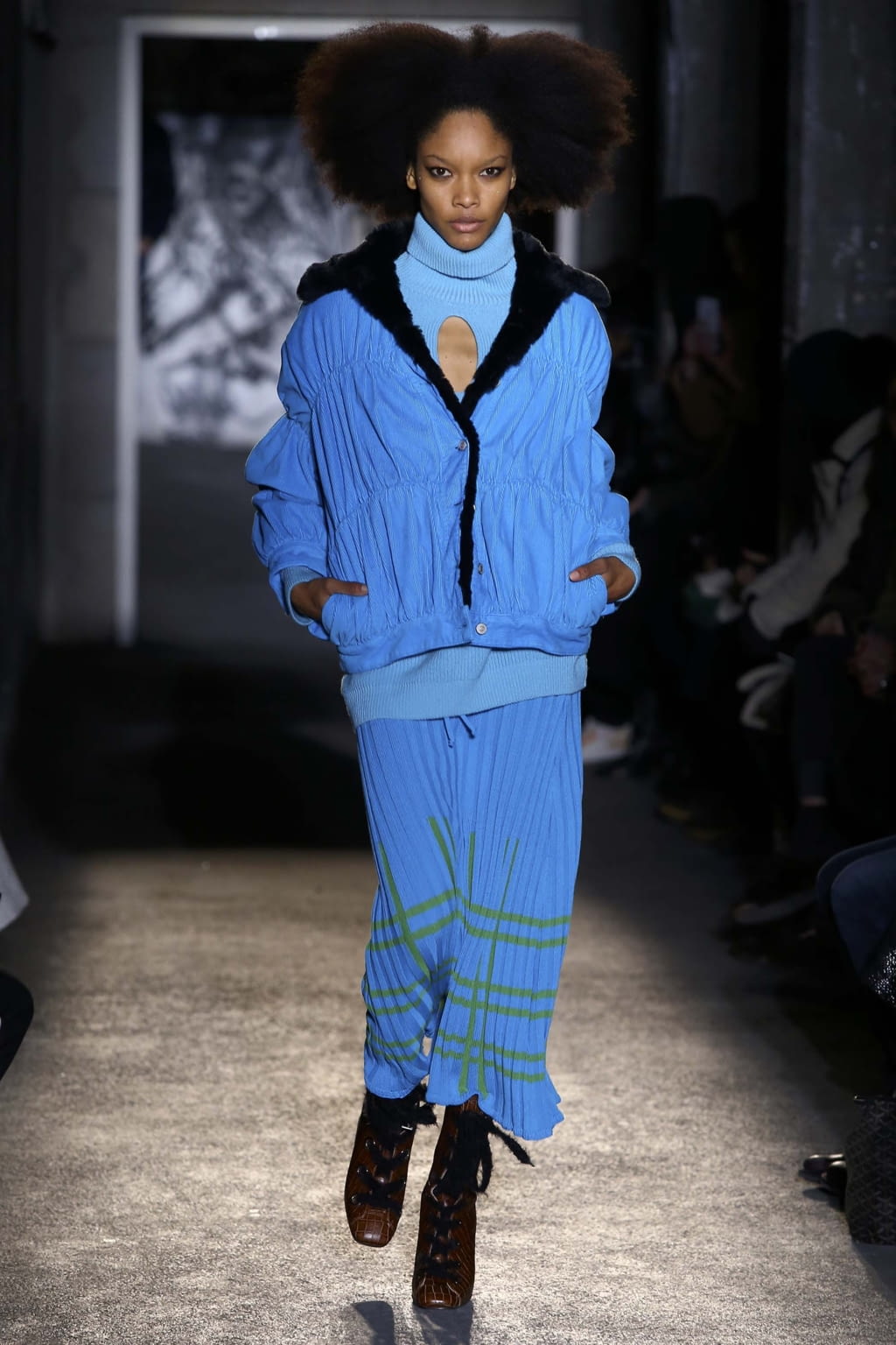 Fashion Week Paris Fall/Winter 2018 look 25 from the Victoria/tomas collection 女装