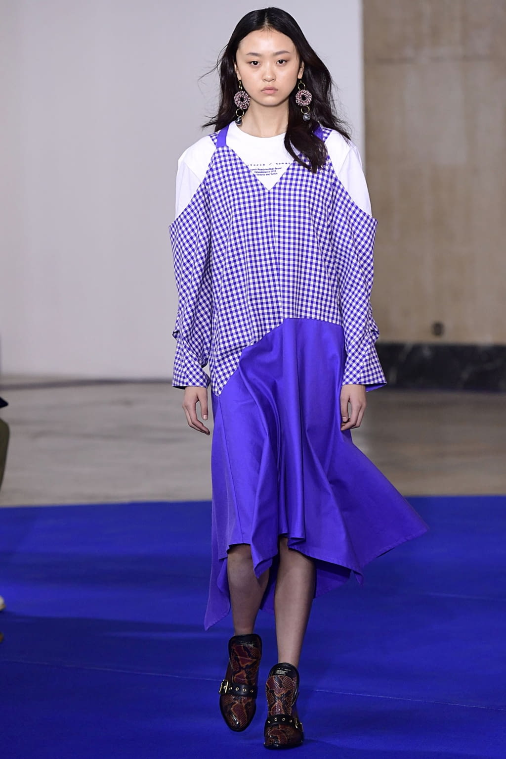 Fashion Week Paris Fall/Winter 2019 look 10 from the Victoria/tomas collection 女装