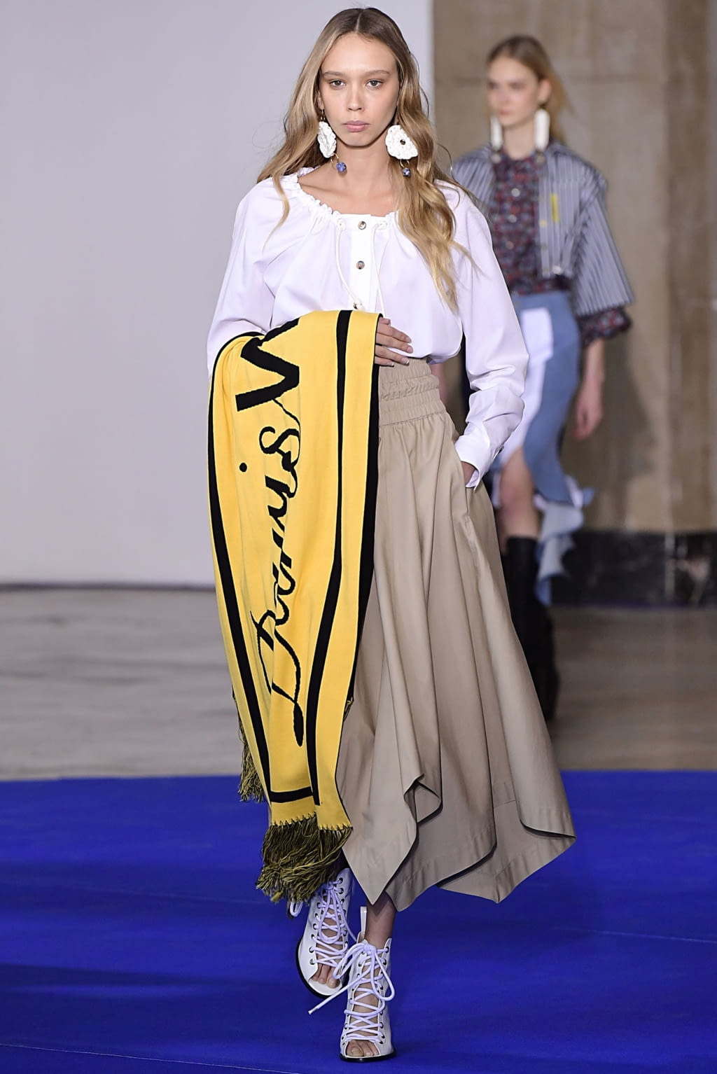Fashion Week Paris Fall/Winter 2019 look 12 from the Victoria/tomas collection womenswear