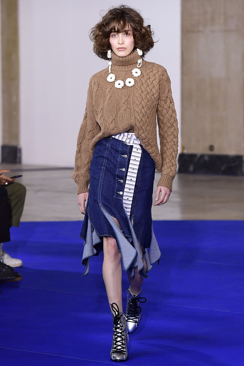 Fashion Week Paris Fall/Winter 2019 look 16 de la collection Victoria/tomas womenswear