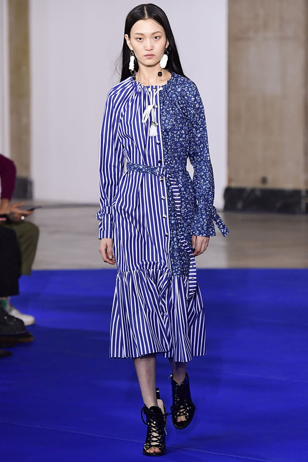 Fashion Week Paris Fall/Winter 2019 look 21 from the Victoria/tomas collection 女装