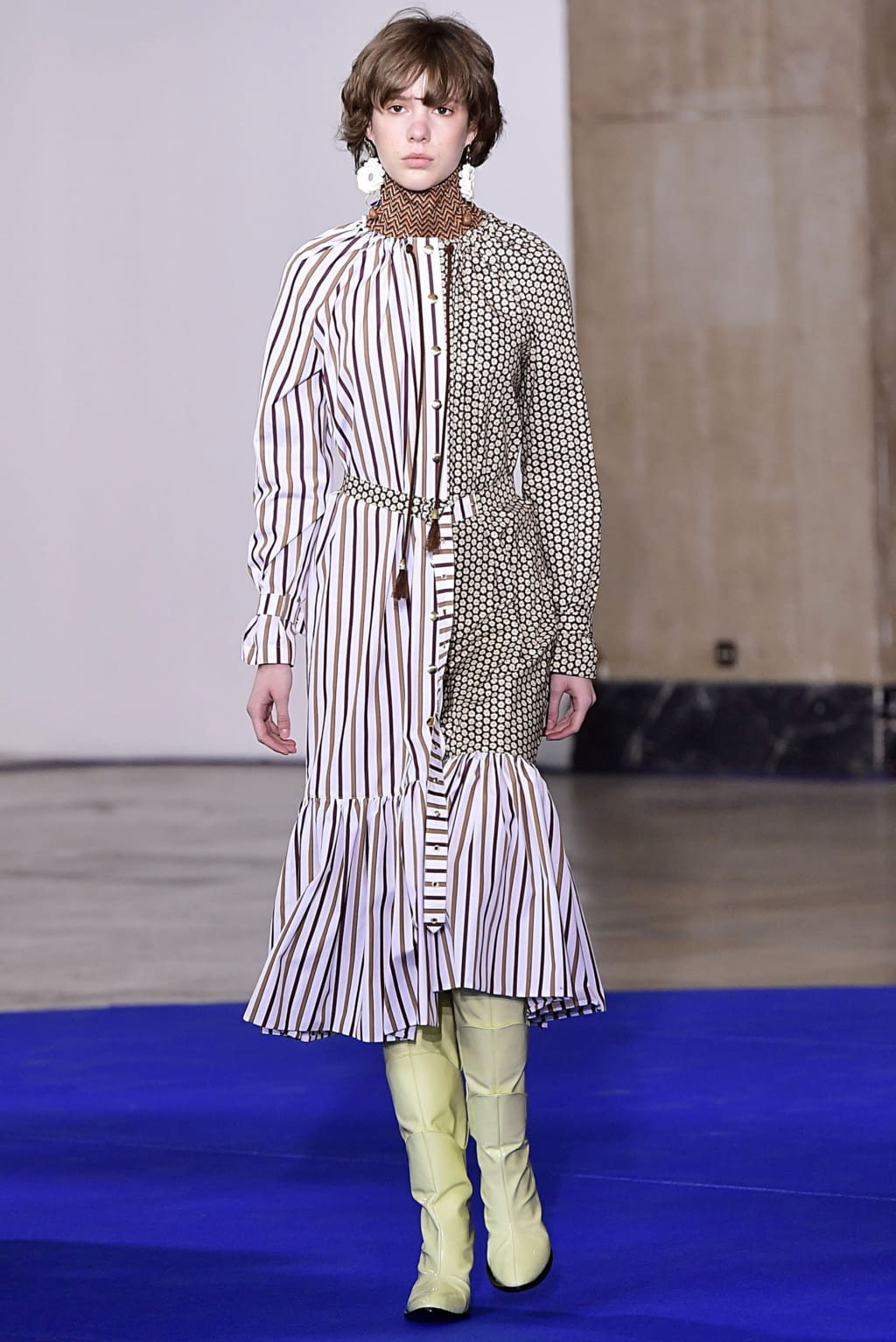 Fashion Week Paris Fall/Winter 2019 look 23 from the Victoria/tomas collection 女装